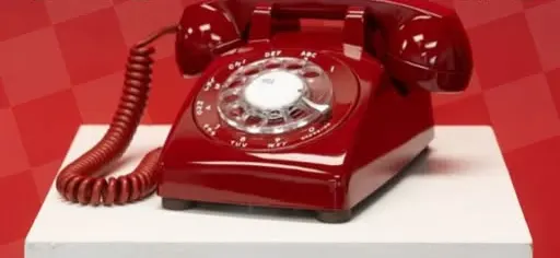 Telefone vermelho antigo de disco